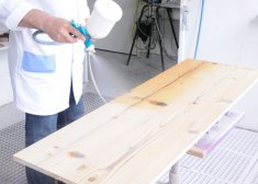 Универсальная 2-компонентная шпатлевка для мебели и интерьеров.
Продукт для промышленного и профессионального применения.