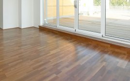 Готовый бесцветный запечатывающий паркетный лак. Хорошо разводится водой.