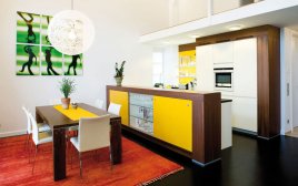 Высококачественный пигментированный полиуретановый лак на основе растворителя для поверхностей мебели в сфере промышленности