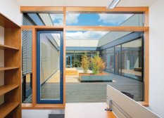 Бесцветное лессирующее покрытие для дерево-алюминиевых конструкций