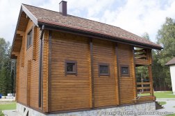 Масло по дереву для наружных работ, для защиты деревянных домов, садовой мебели, навесов, деревянной облицовки (обшивки вагонкой) и балконов. Легко наносится кистью, потому отлично подходит как для профессионального, так и непрофессионального применения. Масло отлично подходит для хвойных и лиственных пород деревьев, а так же для древесины экзотических пород. Колеруется во множество оттенков.