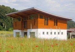 Декоративная защитная лазурь для древесины. Подходит как для промышленного и профессионального применения,так и для частного.