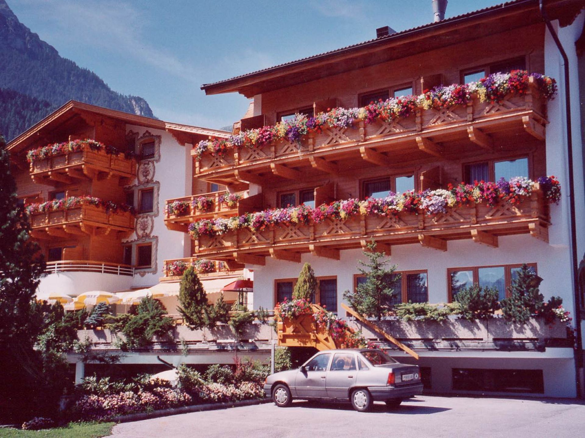 Покрытие на фасаде после обновления