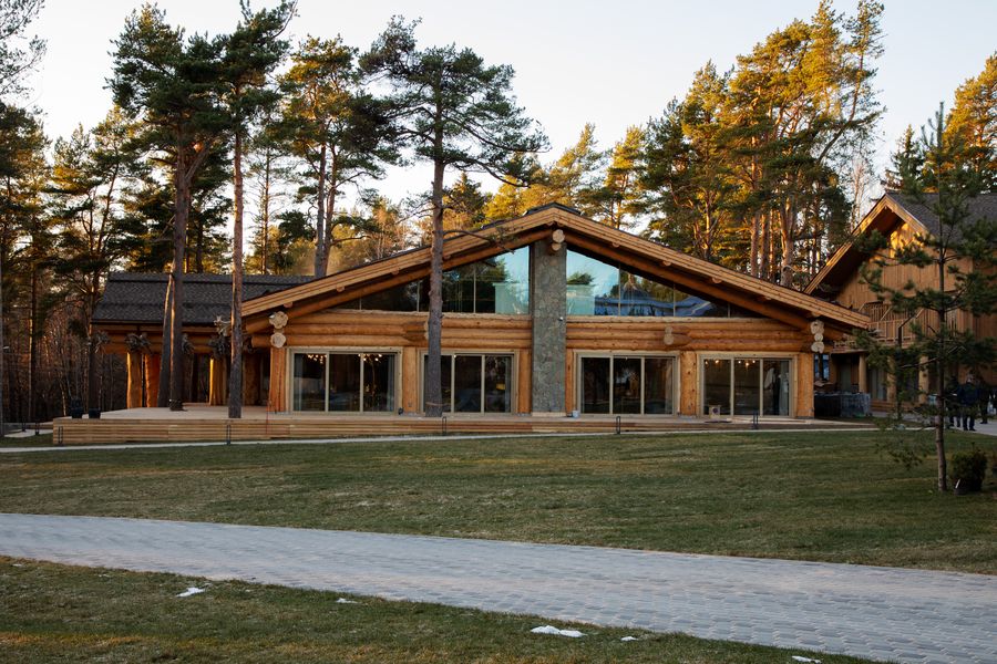 Комплекс построен из кедра